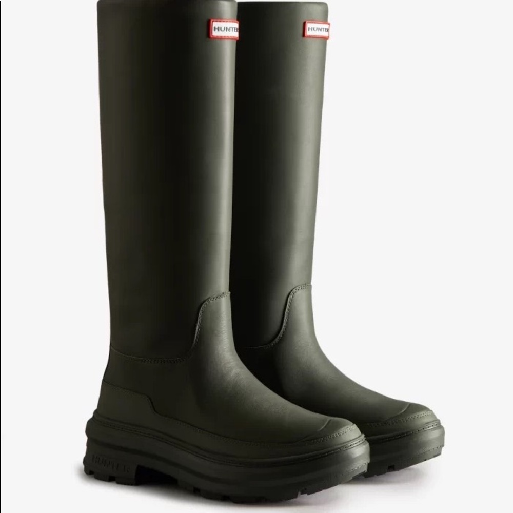 NWT Hunter x Killing Eve Edition Chasing Boots